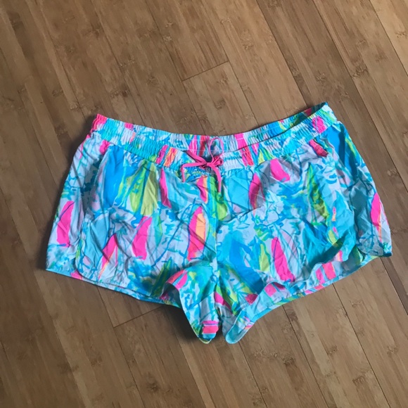 Lilly Pulitzer Pants - LILLY PULITZER Run Around Shorts Beach and Bae